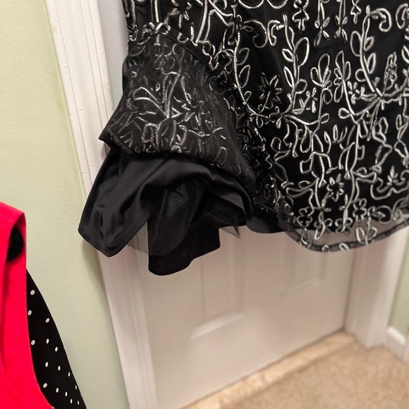 /NWT - for occasion- dress black & white embroidery. Bottom lining, tule,lining - Picture 7 of 9